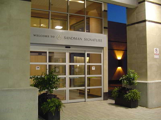 Exterior & Views 2, Sandman Signature Toronto Airport Hotel, Toronto
