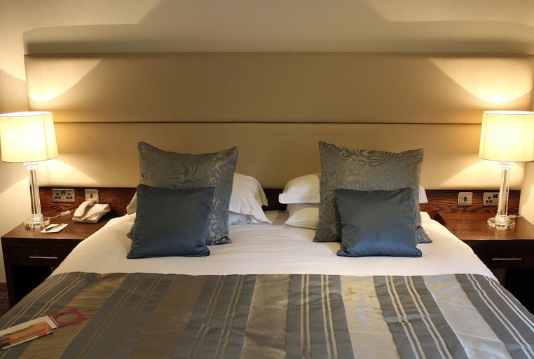 Bedroom 3, The Legacy Rose And Crown, Wiltshire