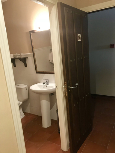 Bathroom 3, El Huesped del Sevillano, Toledo