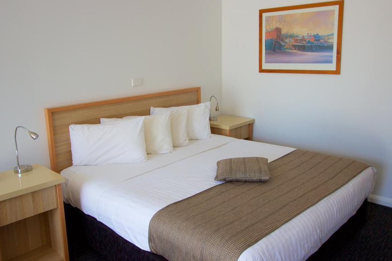 Bedroom 4, Albury Paddlesteamer, Albury