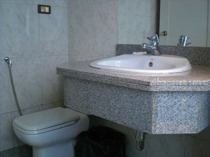 Bathroom, New Philippe Luxor Hotel, Luxor