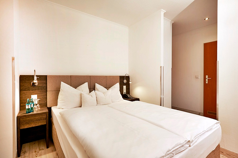 Bedroom 3, H+ Hotel Nürnberg, Nürnberg