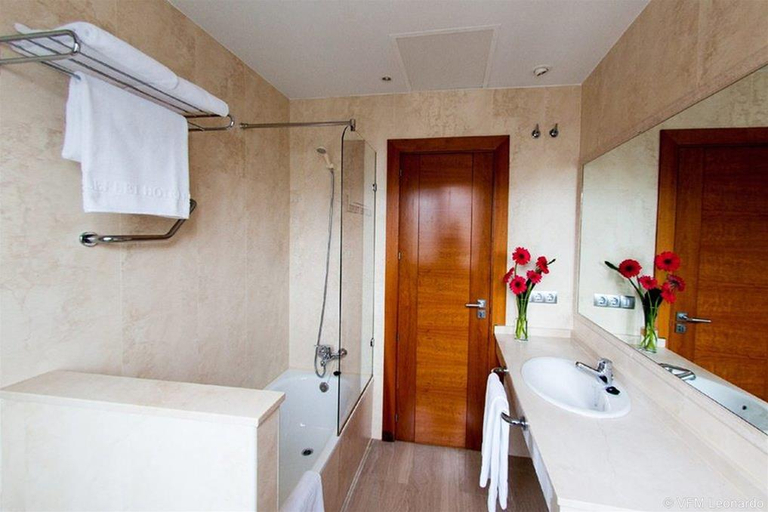 Bathroom 4, Leflet Valme, Sevilla