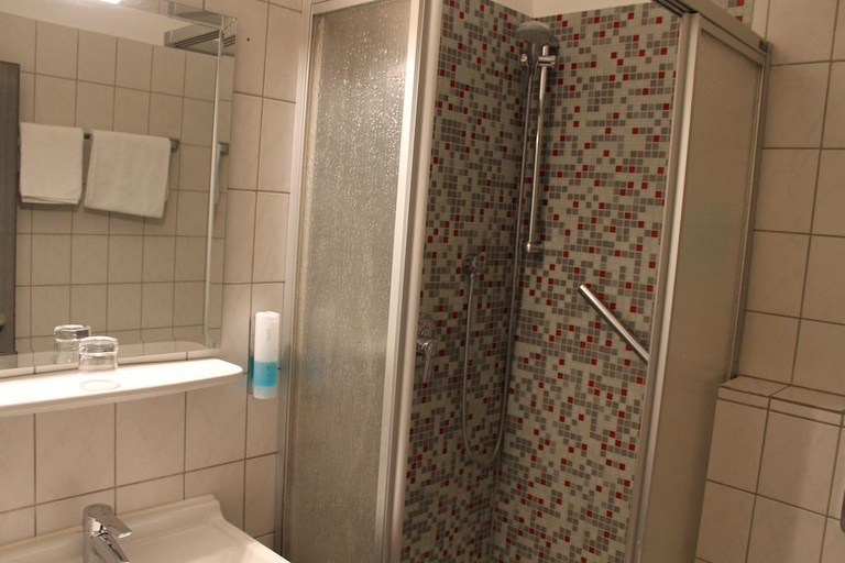 Bathroom 5, Hotel Topas, Frankfurt am Main