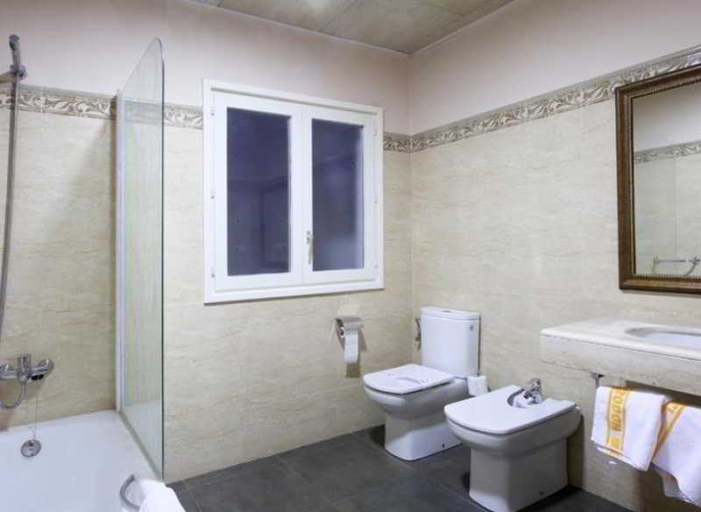 Bathroom 4, Hotel de Camprodon, Girona