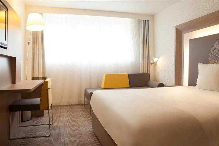 Bedroom 3, B&B HOTEL Cergy Port, Val-d'Oise