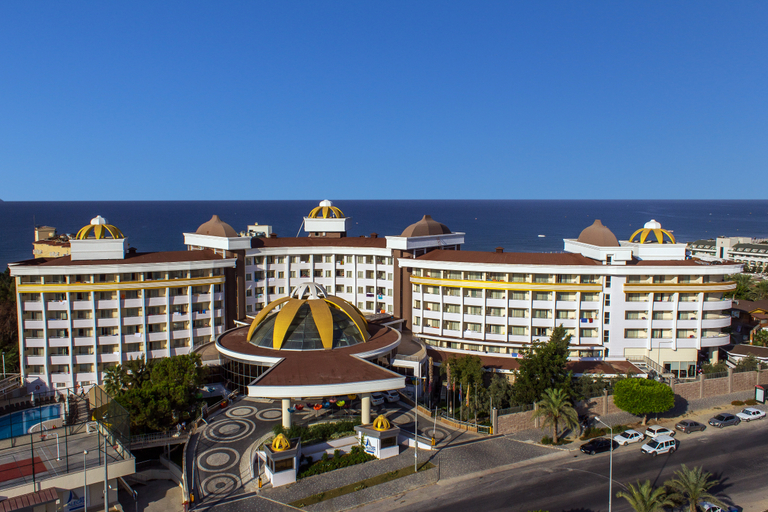 Exterior & Views
