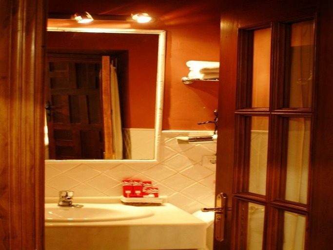 Bathroom 4, La Abadia de Giralda, Sevilla
