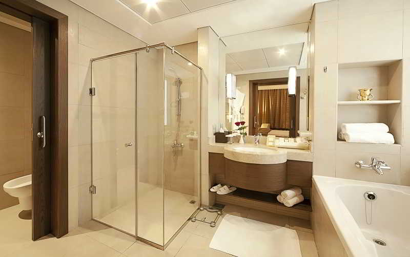 Bathroom 5, Oaks Liwa Heights Hotel Suites, Dubai