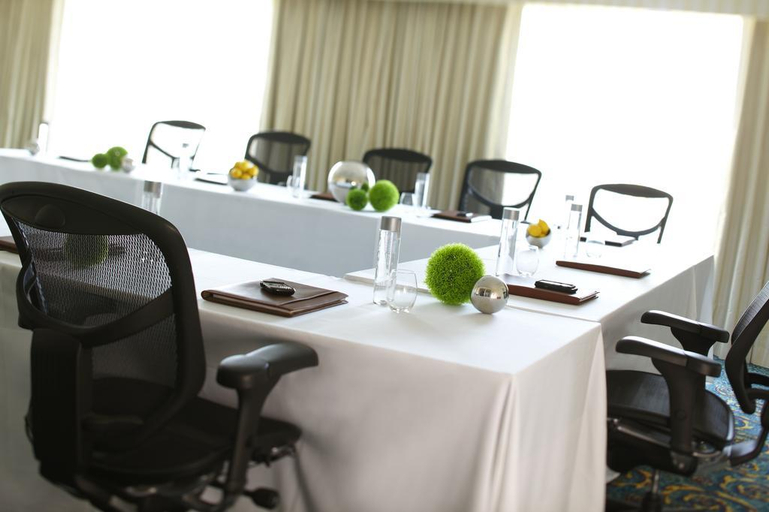 Business Facilities 3, Renaissance Concourse Atlanta Airport Hotel, Atlanta