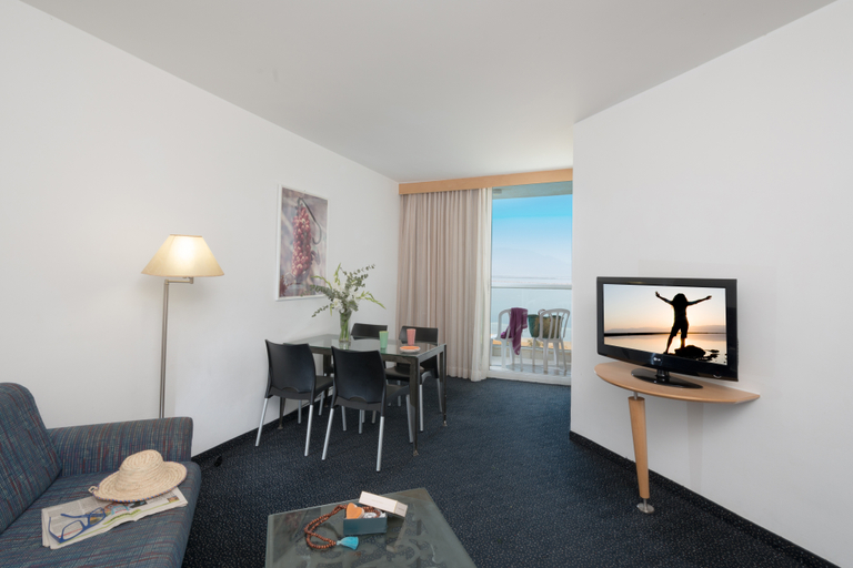 Bedroom 3, Leonardo Club Dead Sea
