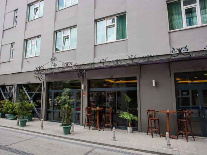 Exterior & Views