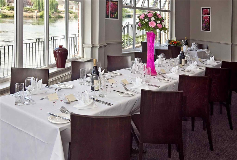 Food & Drinks 5, Mercure London Staines Upon Thames Hotel, Surrey