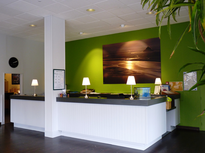 Public Area 2, Vert, Manche