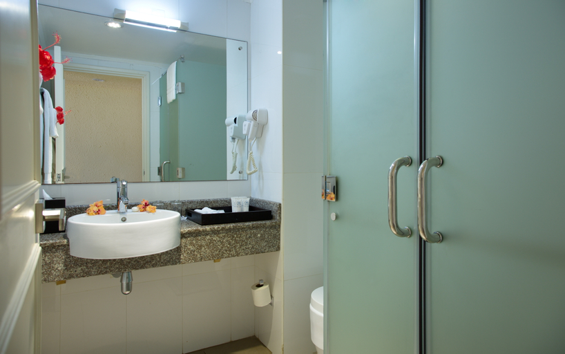 Bathroom, Coral Strand Smart Choice