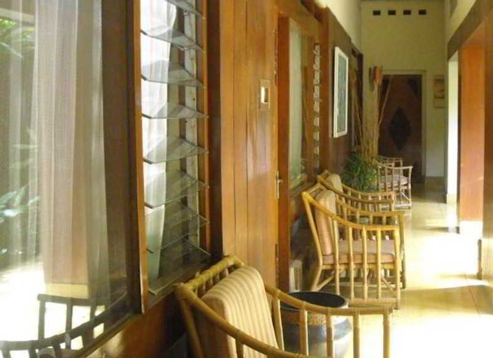 Public Area 16