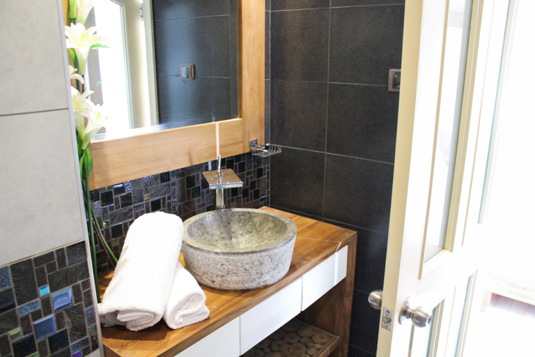 Bathroom 5, Yarden Estate Boutique Hotel