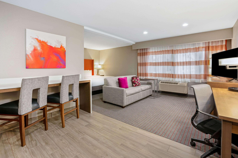 Bedroom 3, La Quinta Inn & Suites Seattle Federal Way, King