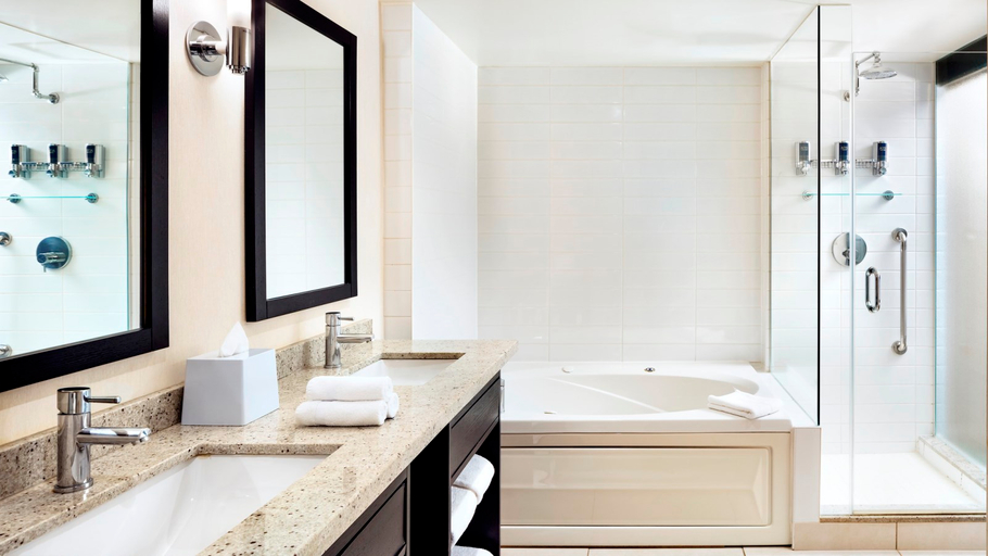 Bathroom 5, Four Points by Sheraton Mississauga Meadowvale, Peel