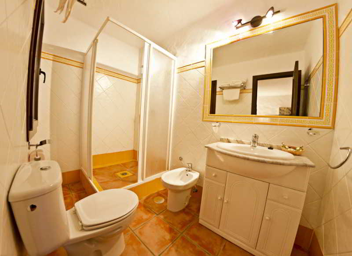 Bathroom 4, Hacienda Roche Viejo, Cádiz