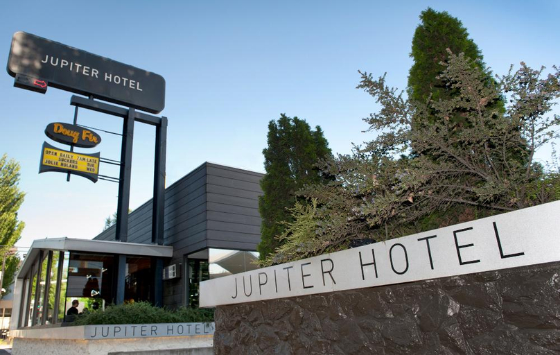 Exterior & Views 1, Jupiter Hotel, Multnomah
