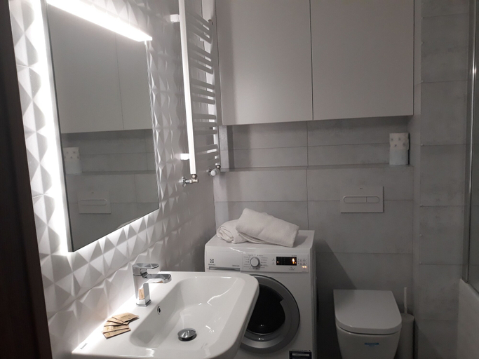 Bathroom 4, MG Apartments, Warsaw