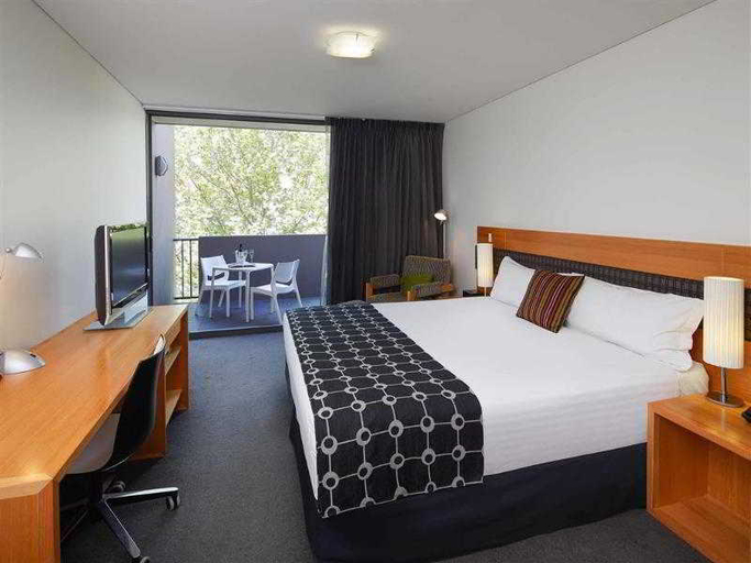 Bedroom 3, East Perth Suites Hotel, Perth