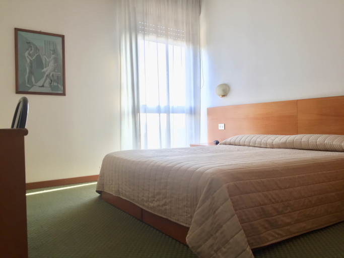Bedroom 2, La Fenice Hotel, Florence