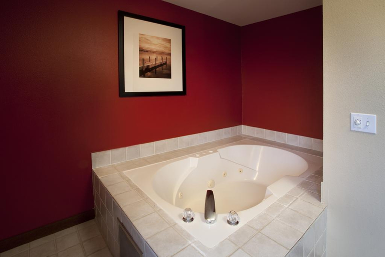 Bathroom 4, Baymont by Wyndham Kent/Seattle, King
