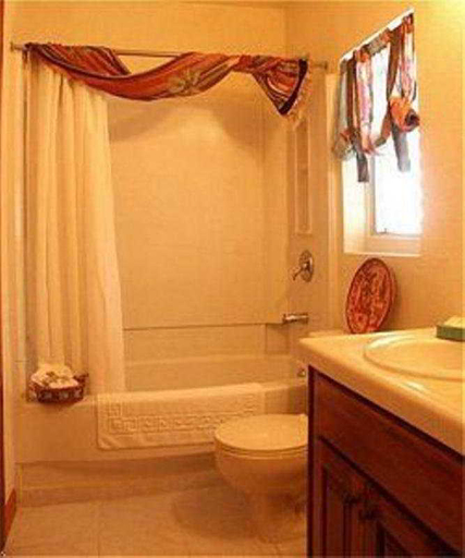 Bathroom 4, Mayan Princess Hotel