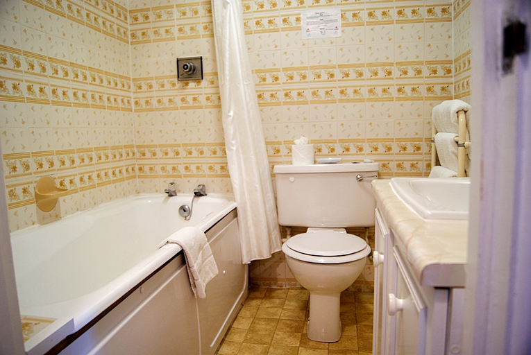 Bathroom 4, The Suncliff, Bournemouth