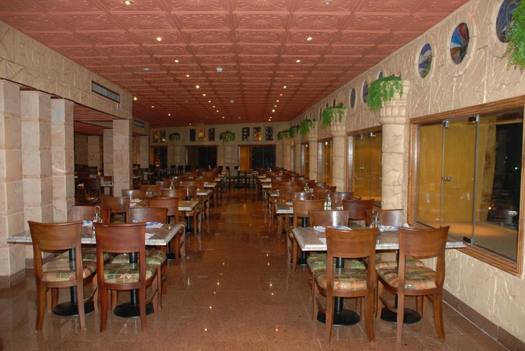 Food & Drinks 5, Happy Life Village, Sant Katrin