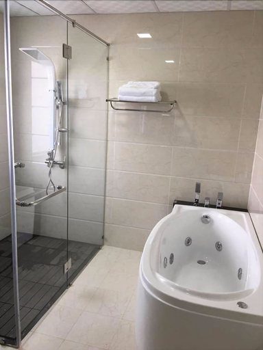 Bathroom, HANZ Pleiku Hotel, Pleiku