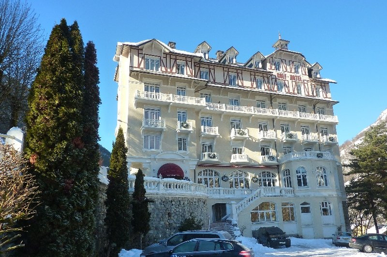 Exterior & Views