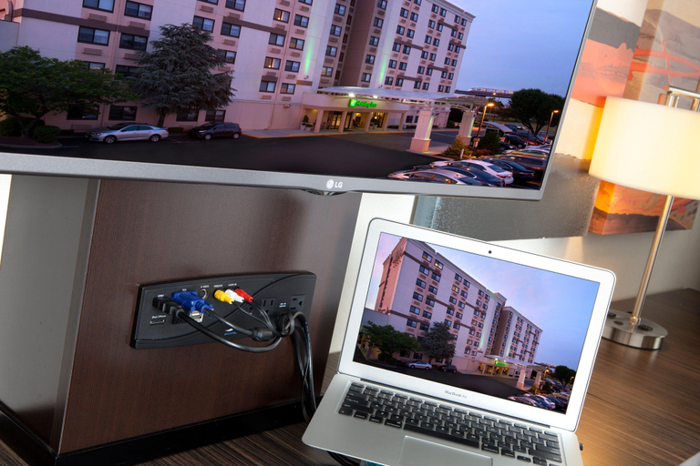 Public Area 3, Hampton Inn Newark Airport, Newark