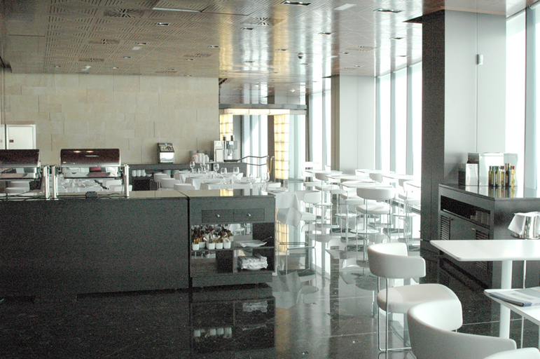 Exterior & Views 2, Santos Maydrit Airport, Madrid