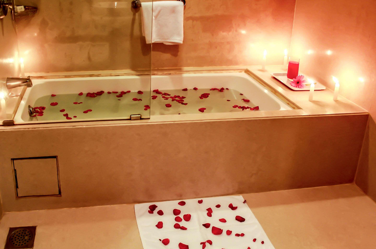 Bathroom 4, Hotel Heritage formerly known as Comfort Inn Heritage, Mumbai City