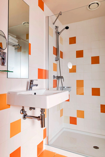 Bathroom 5, B&B Hotel Figueres, Girona
