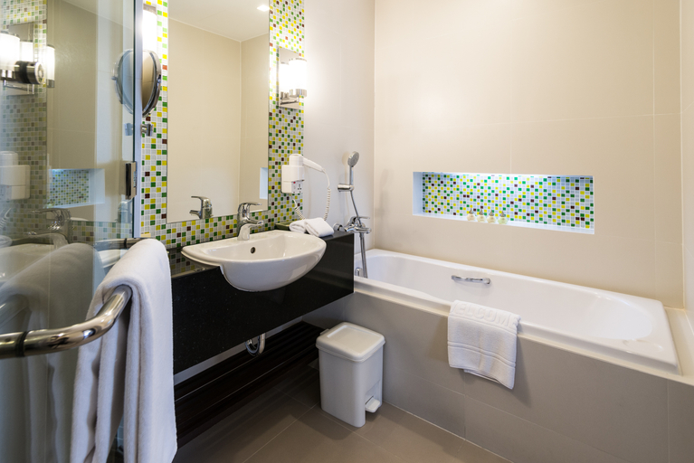 Bathroom 5, Novotel Living Bangkok Sukhumvit Legacy, Khlong Toey