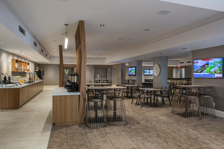 Food & Drinks 5, SpringHill Suites by Marriott New Orleans Warehouse Arts District, Orleans