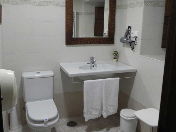 Bathroom 4, Castillo Valdes Salas, Asturias