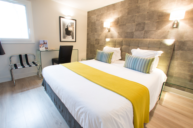 Bedroom 4, Hotel Acadie Eragny sur Oise, Val-d'Oise