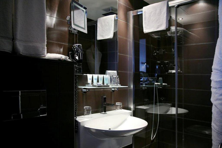 Bathroom 4, L'Adresse, Paris