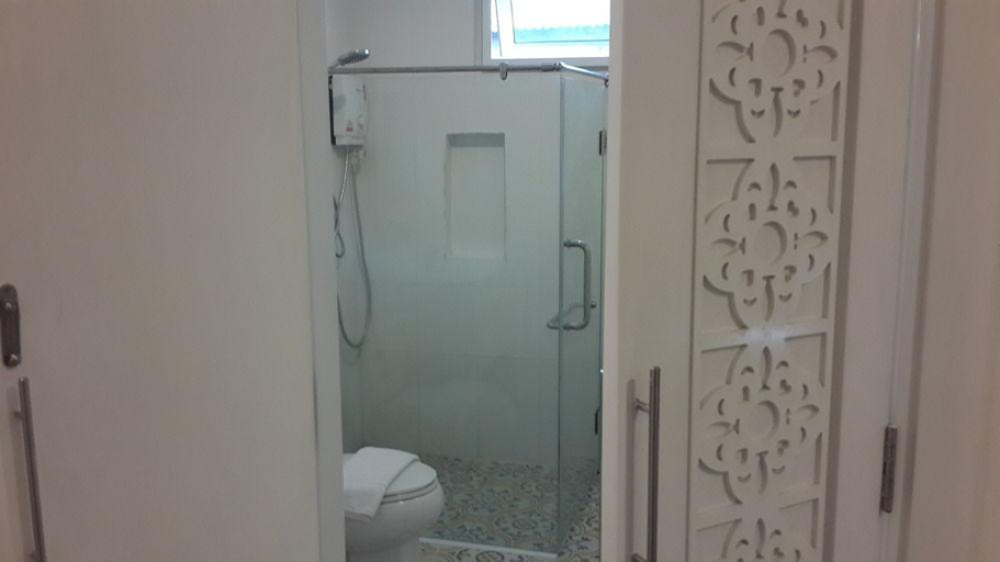 Bathroom 4, P.P. Blue Sky Resort, Mueang Krabi