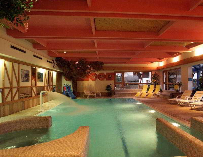 Public Area 4, Das Falkenstein, Zell am See