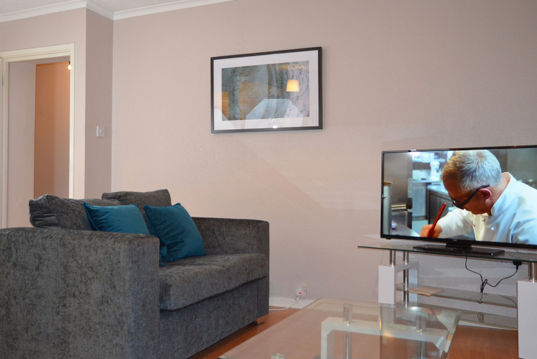 Dining Room 1, 28 Scotfield, Luton