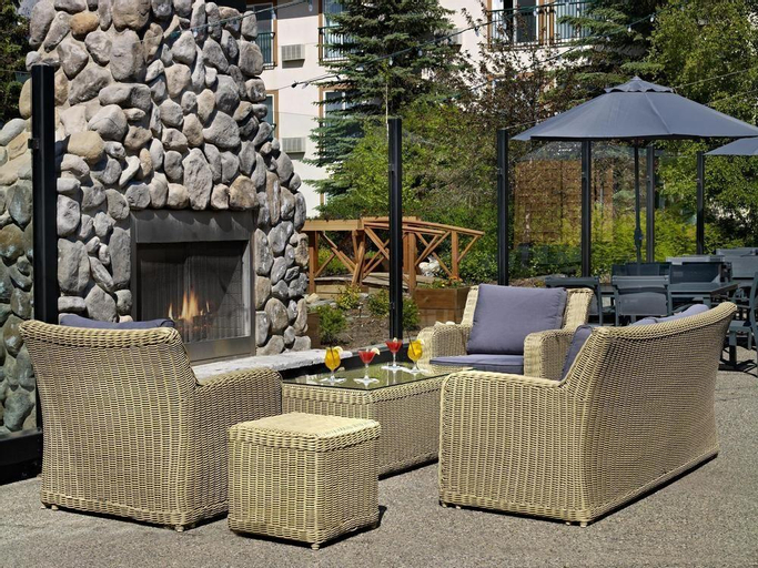 Coast Canmore Hotel & Conference Centre, Division No. 15
