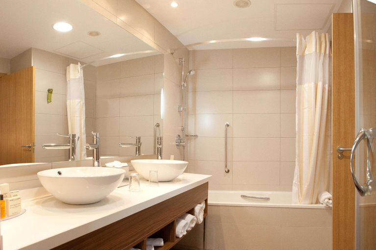 Bathroom 5, Hilton Garden Inn Málaga, Málaga