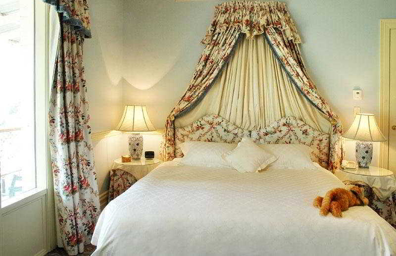 Bedroom 3, Chateau Yering Hotel, Yarra Ranges - Seville