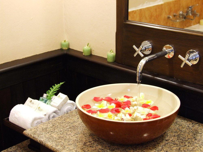Bathroom 5, Sarita Chalet & Spa, Pattaya
